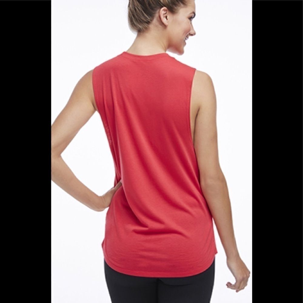 Fabletics performance tee. New - Picture 2 of 4
